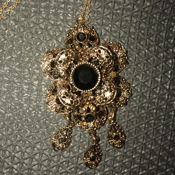 golden flower necklace - Picture 3 of 3